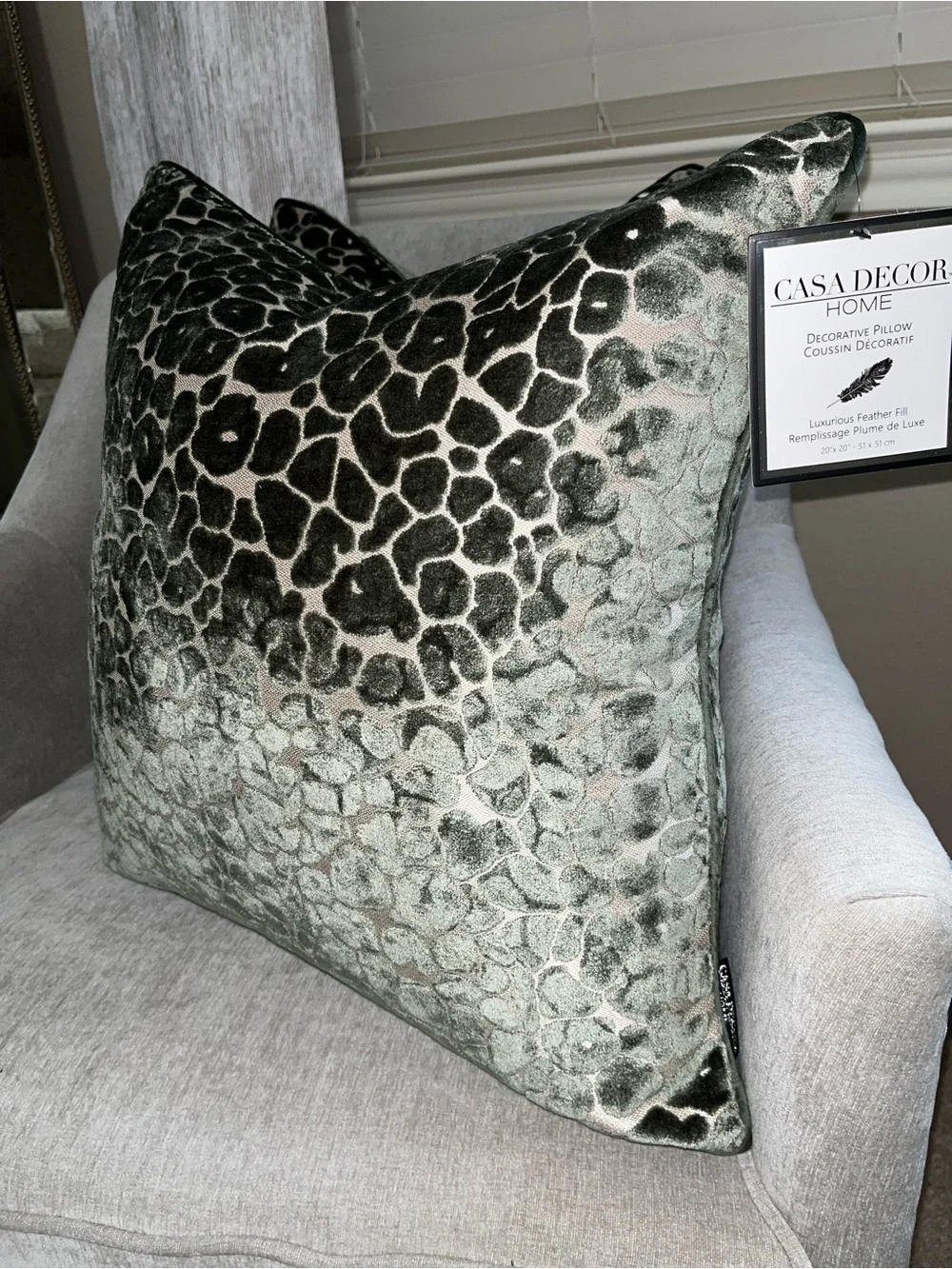 2-NWT CASA DECOR CUT VELVET LEOPARD DESIGN DECORATIVE PILLOWS